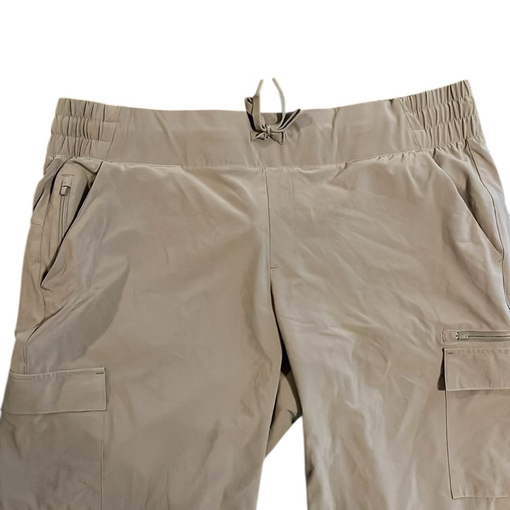 All in Motion Tan Cargo Pants Relaxed Fit - Picture 2 of 4